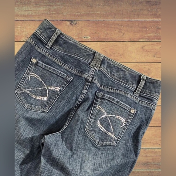 Chico's Platinum SZ 2/12 Mid Rise Embellished Straight Leg Stretch Jeans - Picture 1 of 11